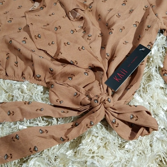 KAII Peasant Ruffle Shirt - Picture 3 of 6